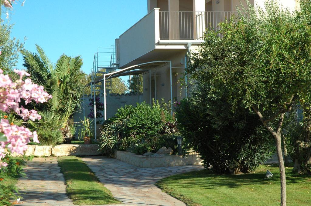 Alimede Apartment Санта Кроче Камерина Екстериор снимка